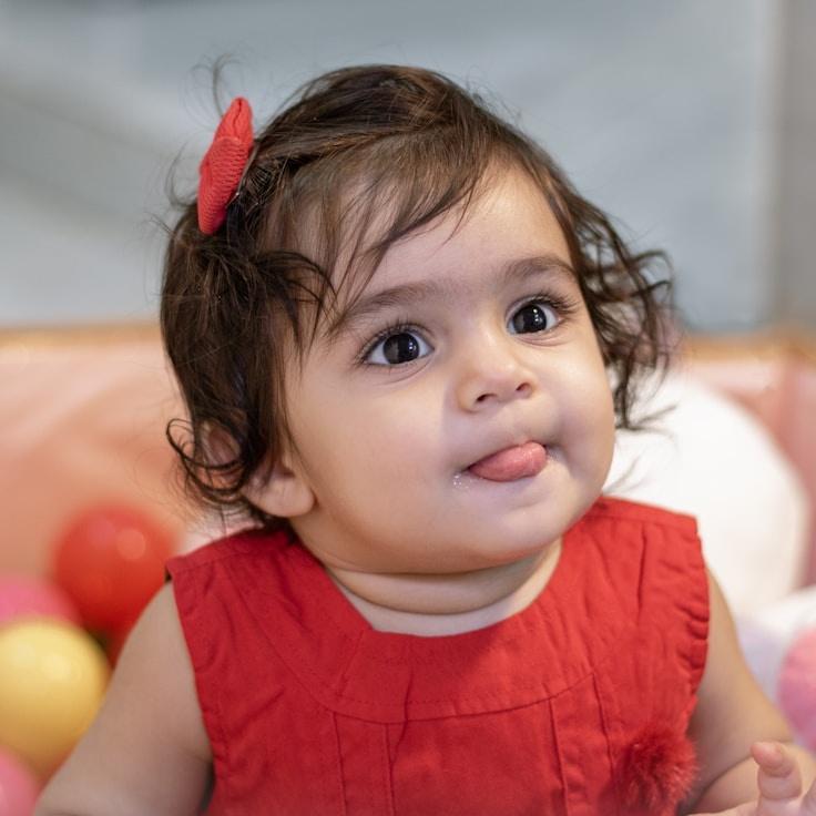 Jonah Lee, Client Relations Director, discussing corporate gifting strategy with business clients